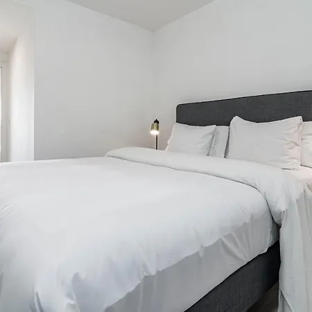 Oasis32542 - Modern In Luxury Apartment